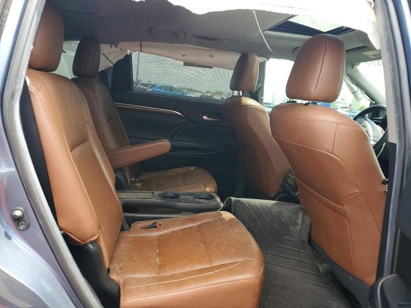 2019 TOYOTA HIGHLANDER LIMITED 11