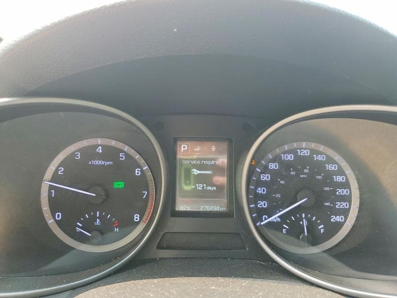 2017 HYUNDAI SANTA FE SE 9