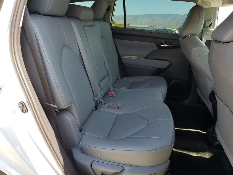 2026 TOYOTA HIGHLANDER HYBRID XLE 11
