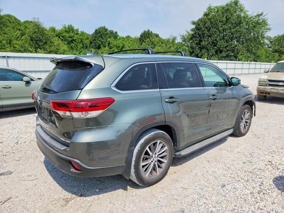 2017 TOYOTA HIGHLANDER XLE 3