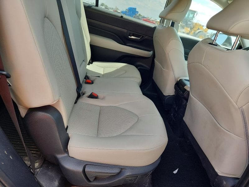 2025 TOYOTA GRAND HIGHLANDER XLE 11