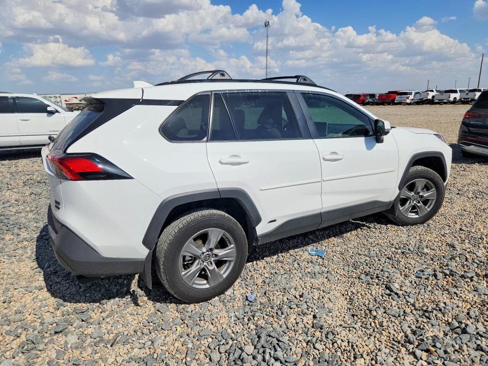 2025 TOYOTA RAV4 HYBRID XLE 3