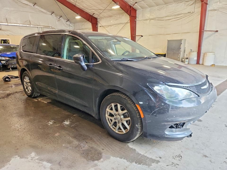 2022 CHRYSLER VOYAGER LX 4