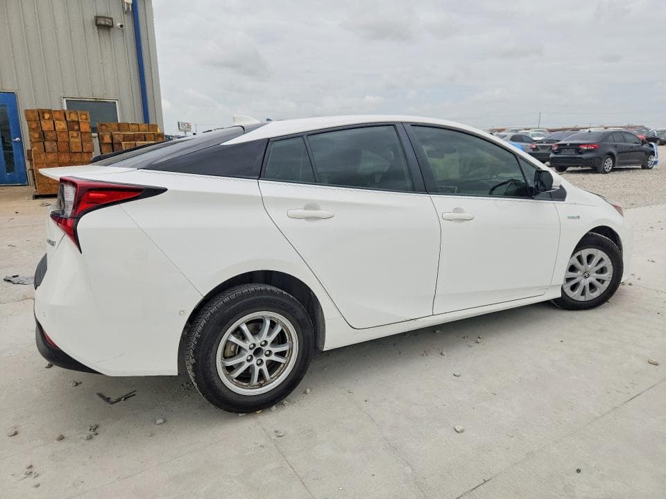 2020 TOYOTA PRIUS LE 3