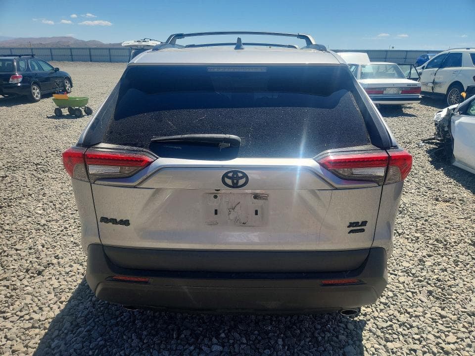 2020 TOYOTA RAV4 XLE 6