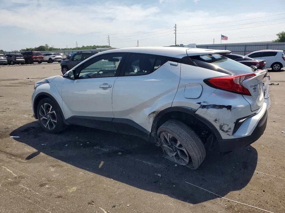 2022 TOYOTA C-HR XLE 2
