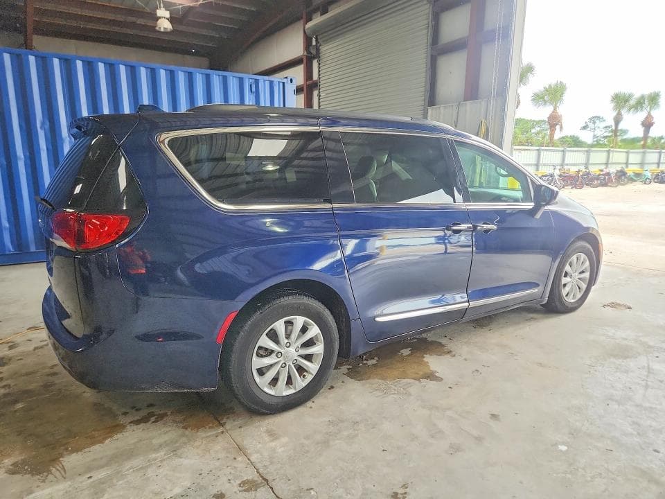 2017 CHRYSLER PACIFICA TOURING L 3