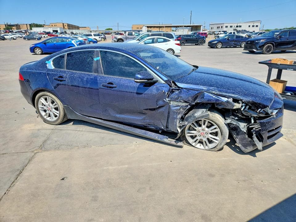 2017 JAGUAR XE PREMIUM 4