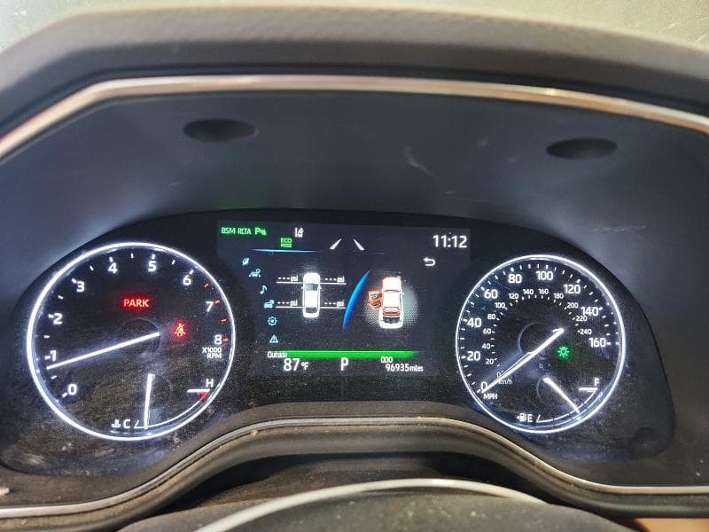 2021 TOYOTA AVALON LIMITED 9