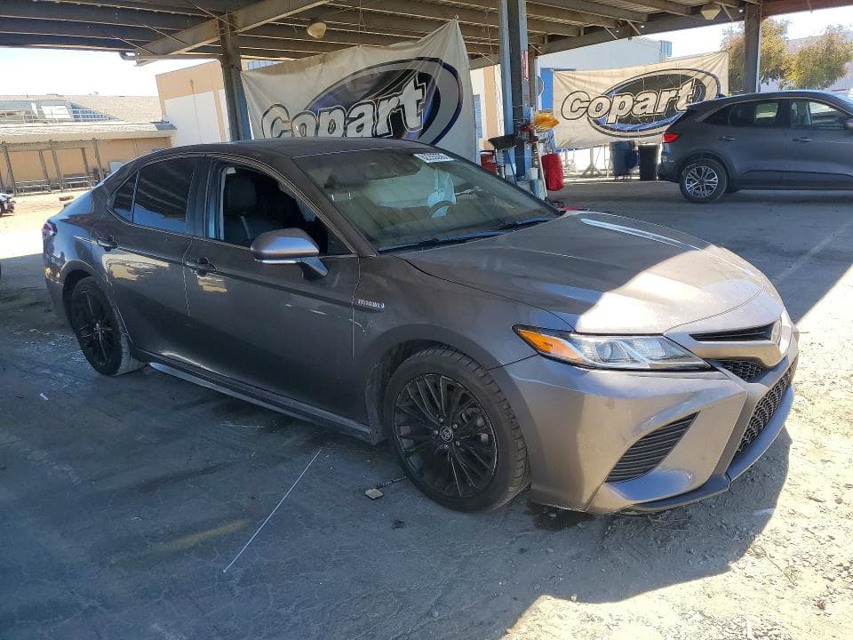 2020 TOYOTA CAMRY SE 4