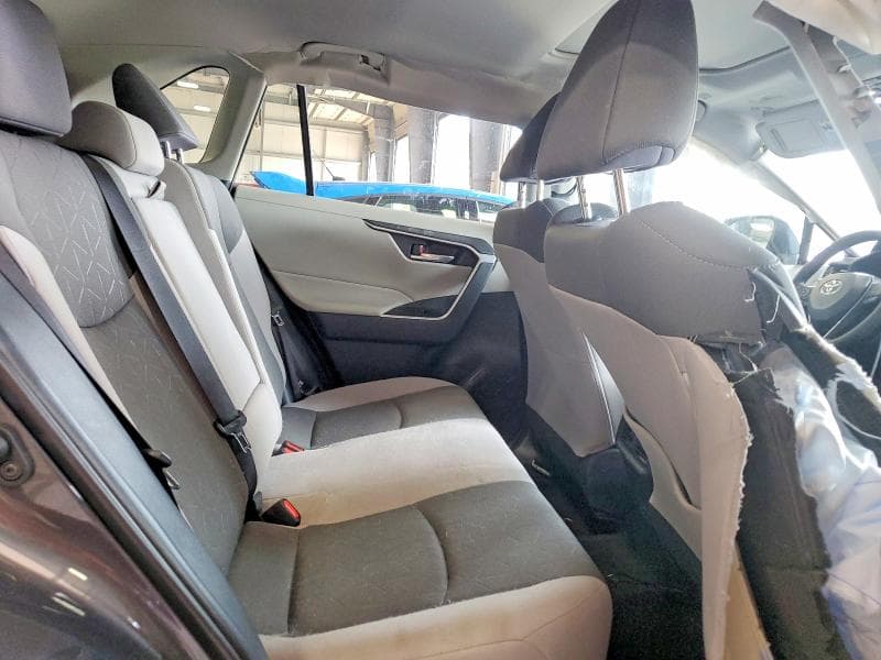 2025 TOYOTA RAV4 XLE 11