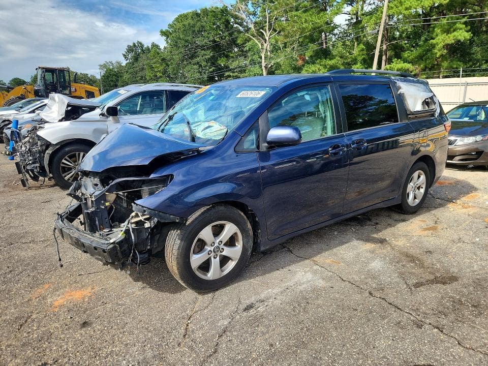 2018 TOYOTA SIENNA LE - 1