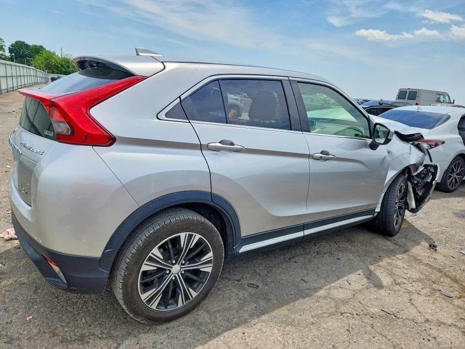 2019 MITSUBISHI ECLIPSE CROSS SE 3