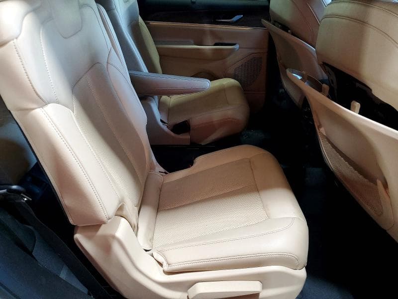 2023 JEEP GRAND CHEROKEE L LIMITED 11
