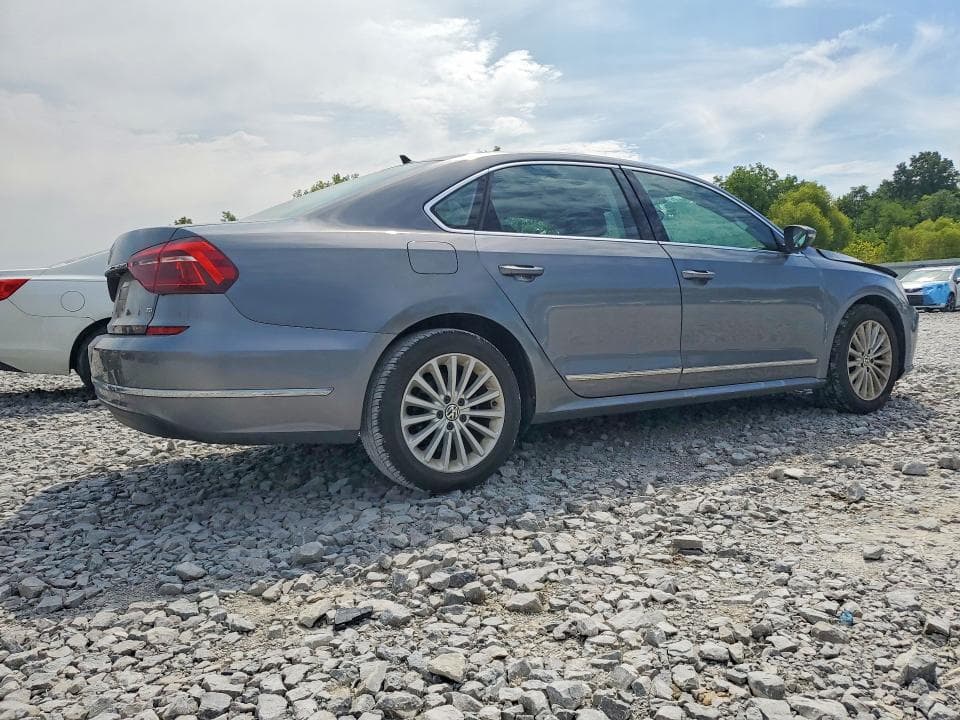 2017 VOLKSWAGEN PASSAT SE 3