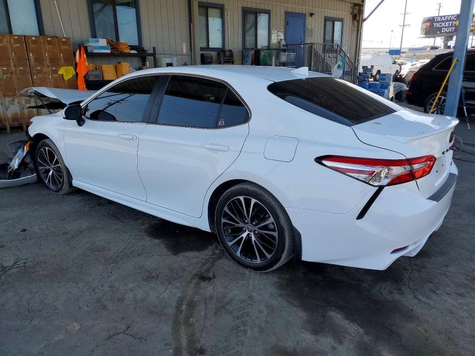 2020 TOYOTA CAMRY SE 2