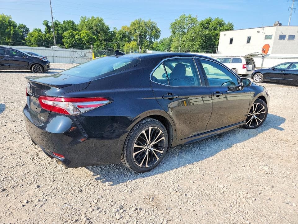 2019 TOYOTA CAMRY SE 3