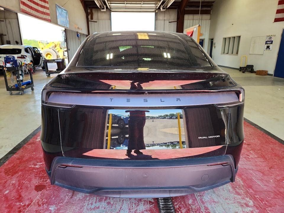 2026 TESLA MODEL Y 6