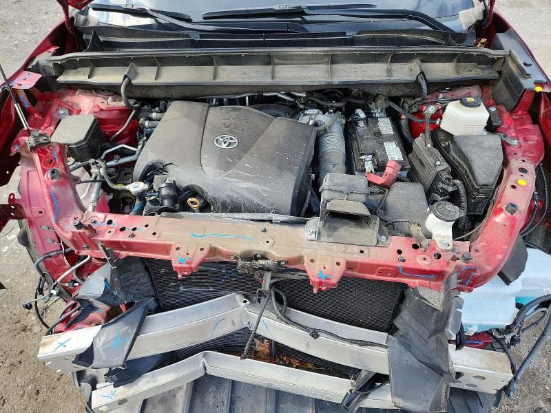 2021 TOYOTA HIGHLANDER XLE 12