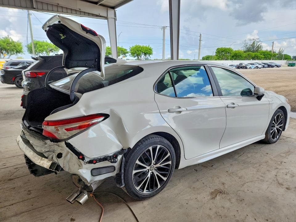 2020 TOYOTA CAMRY SE 3