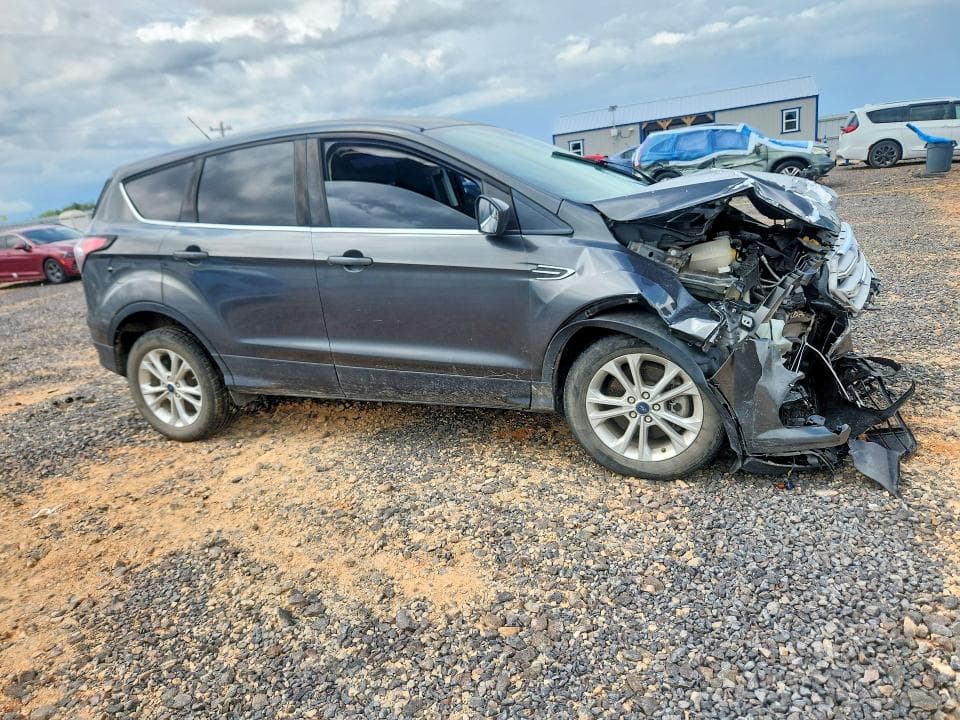 2017 FORD ESCAPE SE 4