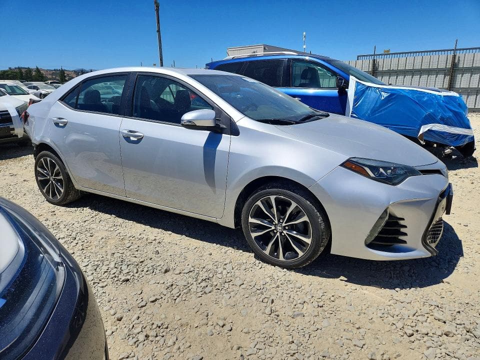 2018 TOYOTA COROLLA XSE 4