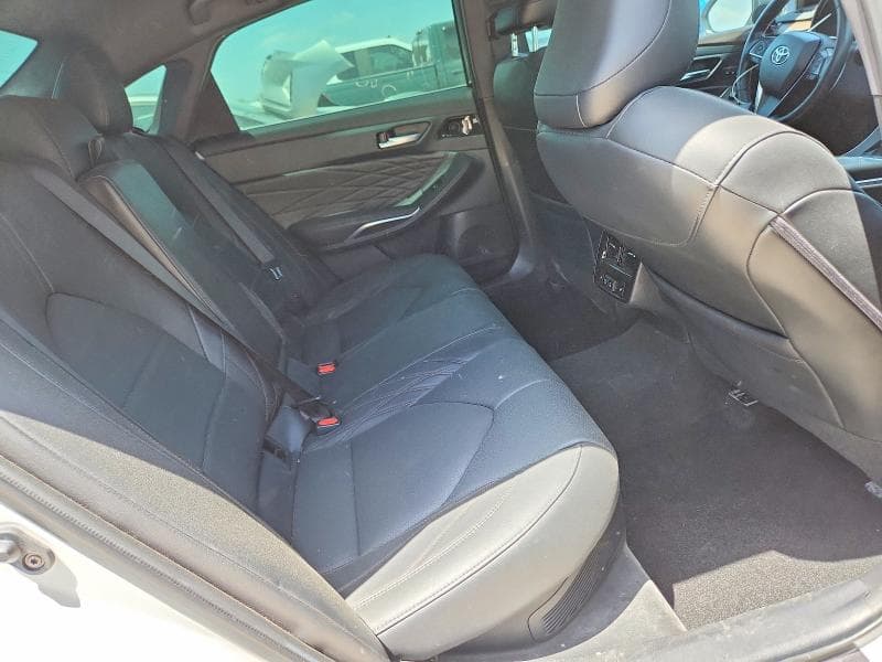 2022 TOYOTA AVALON LIMITED 10