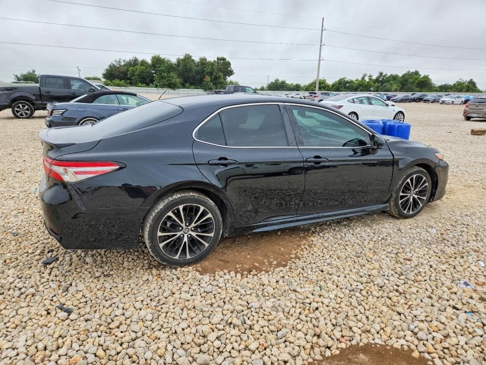 2018 TOYOTA CAMRY SE 3
