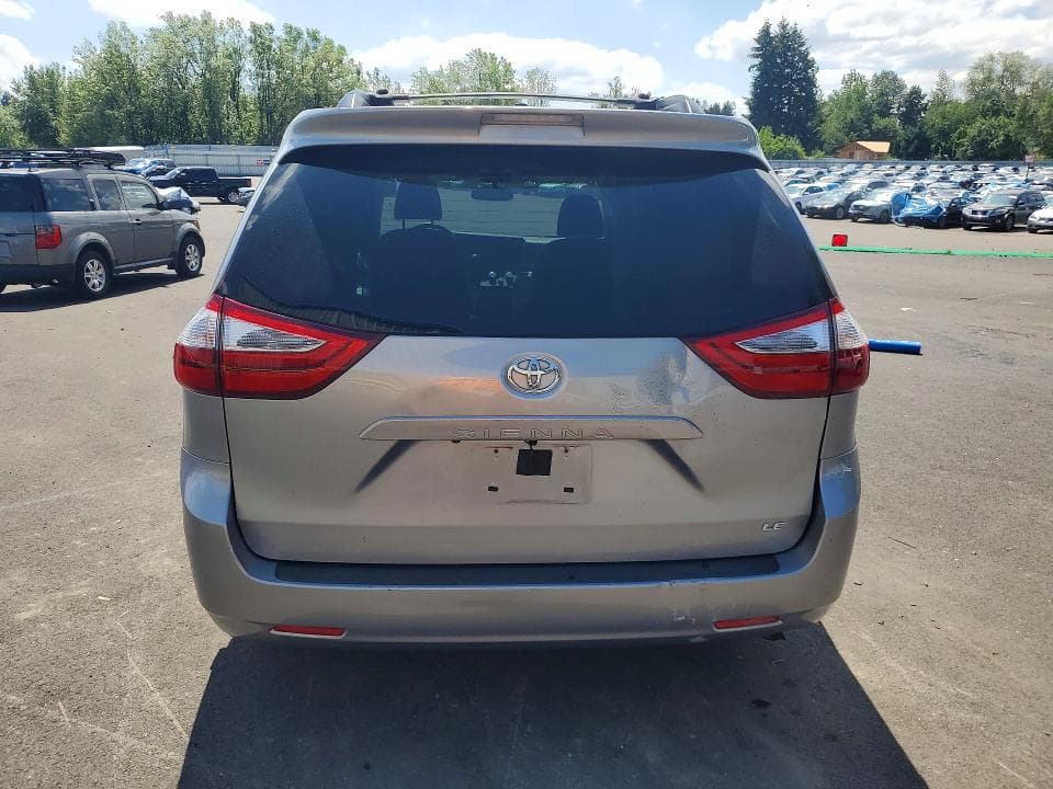 2017 TOYOTA SIENNA LE 6