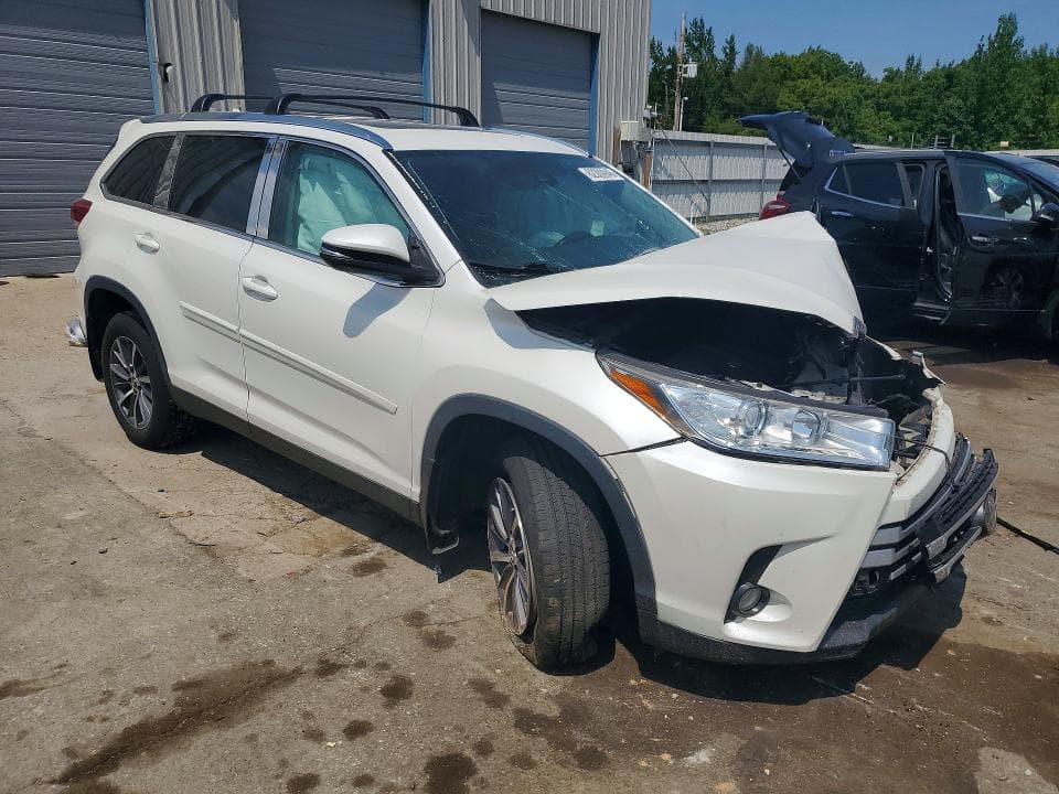 2019 TOYOTA HIGHLANDER XLE 4