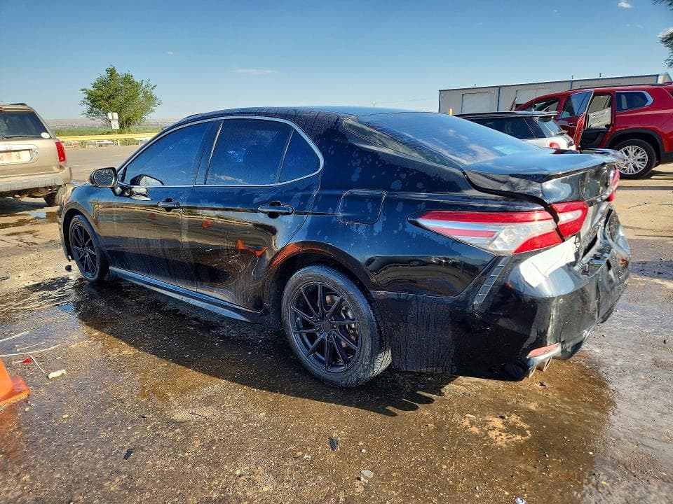 2018 TOYOTA CAMRY XSE 2