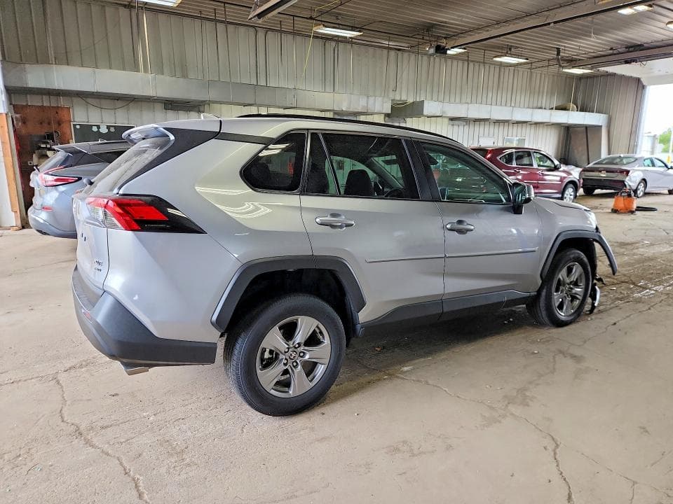 2024 TOYOTA RAV4 XLE 3