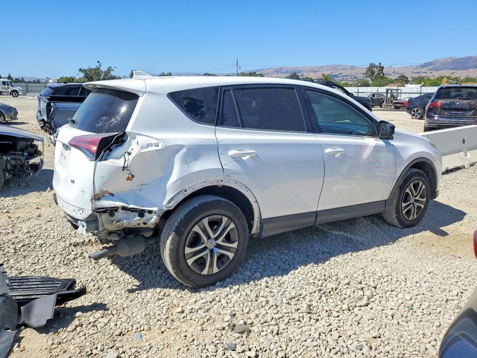 2018 TOYOTA RAV4 LE 3