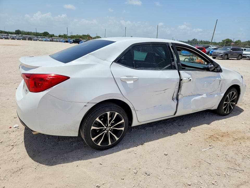 2017 TOYOTA COROLLA SE 3