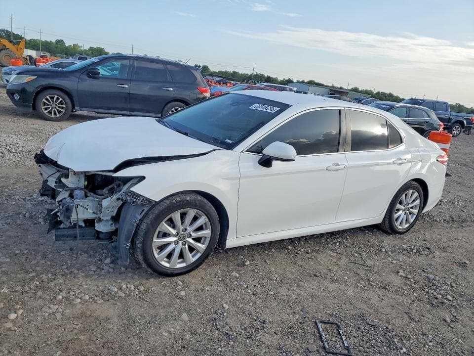 2018 TOYOTA CAMRY LE - 1