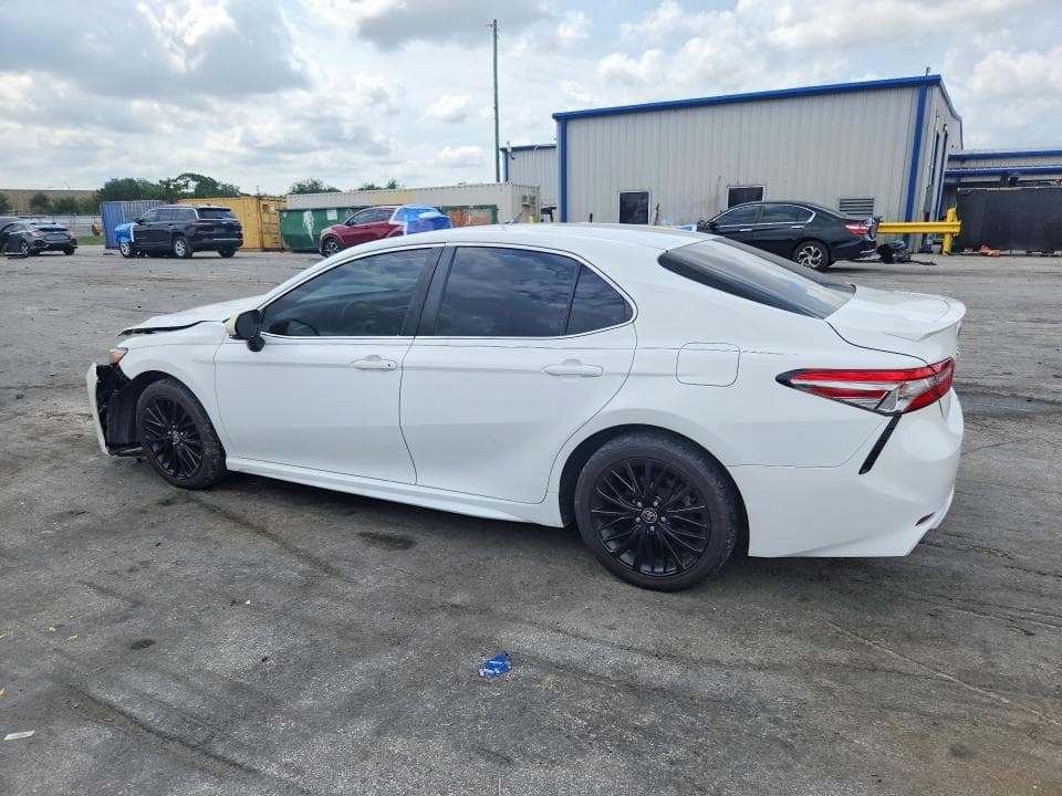 2018 TOYOTA CAMRY SE 2