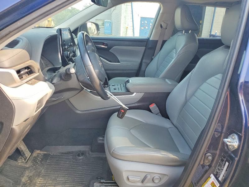 2021 TOYOTA HIGHLANDER XLE 7