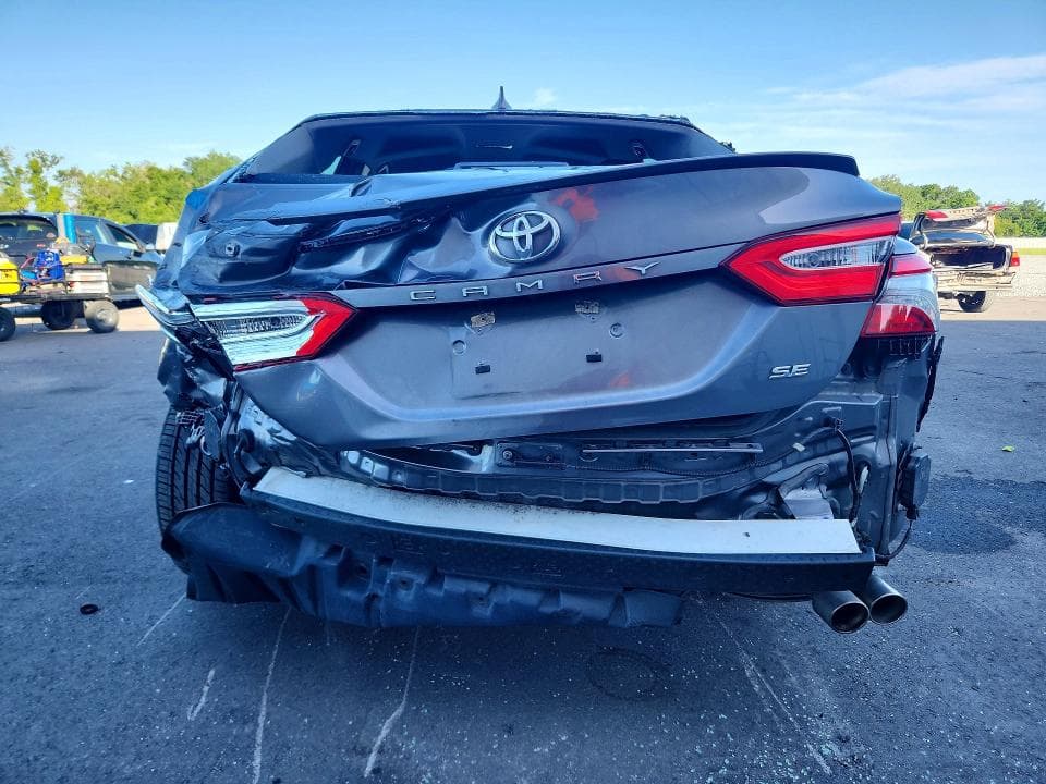 2019 TOYOTA CAMRY SE 6