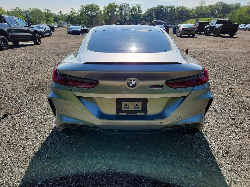 2022 BMW M8 6