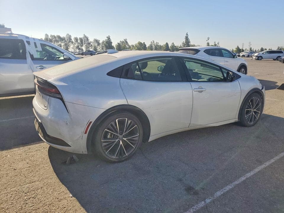 2023 TOYOTA PRIUS XLE 3