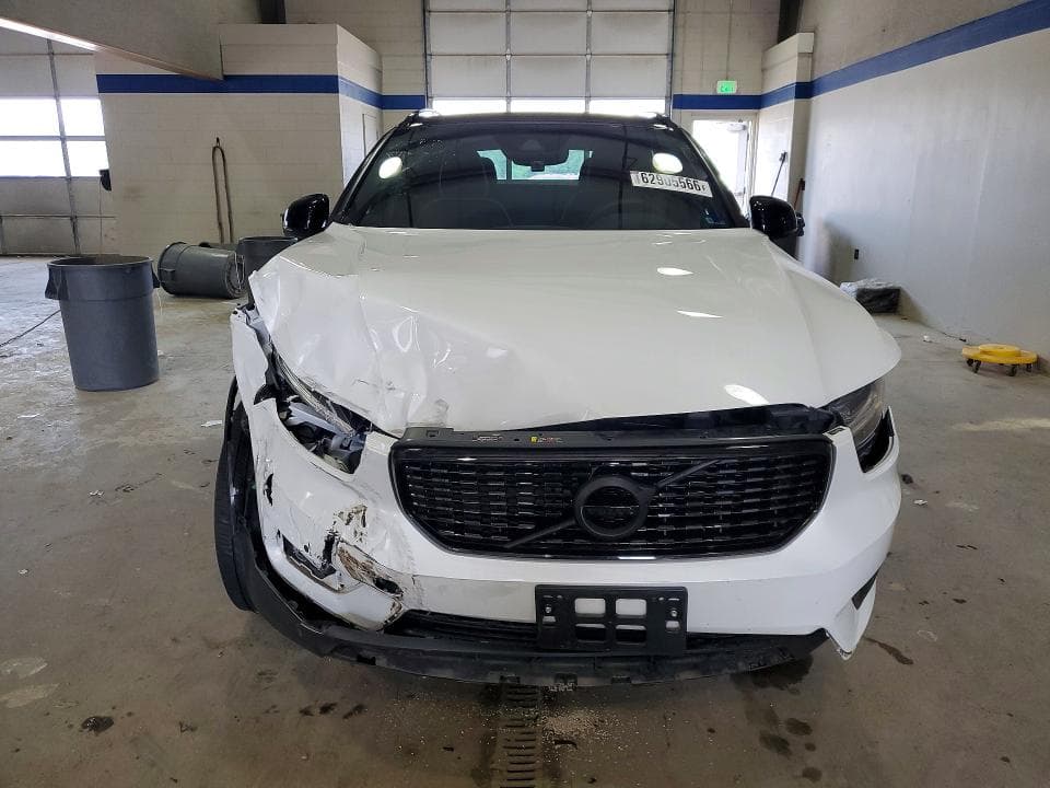 2022 VOLVO XC40 T5 R-DESIGN 5