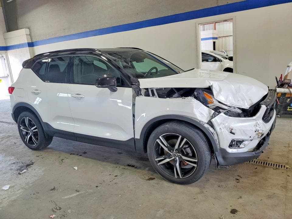 2022 VOLVO XC40 T5 R-DESIGN 4