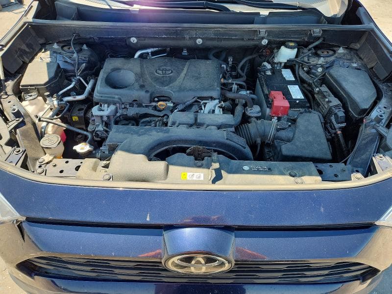 2020 TOYOTA RAV4 XLE 12
