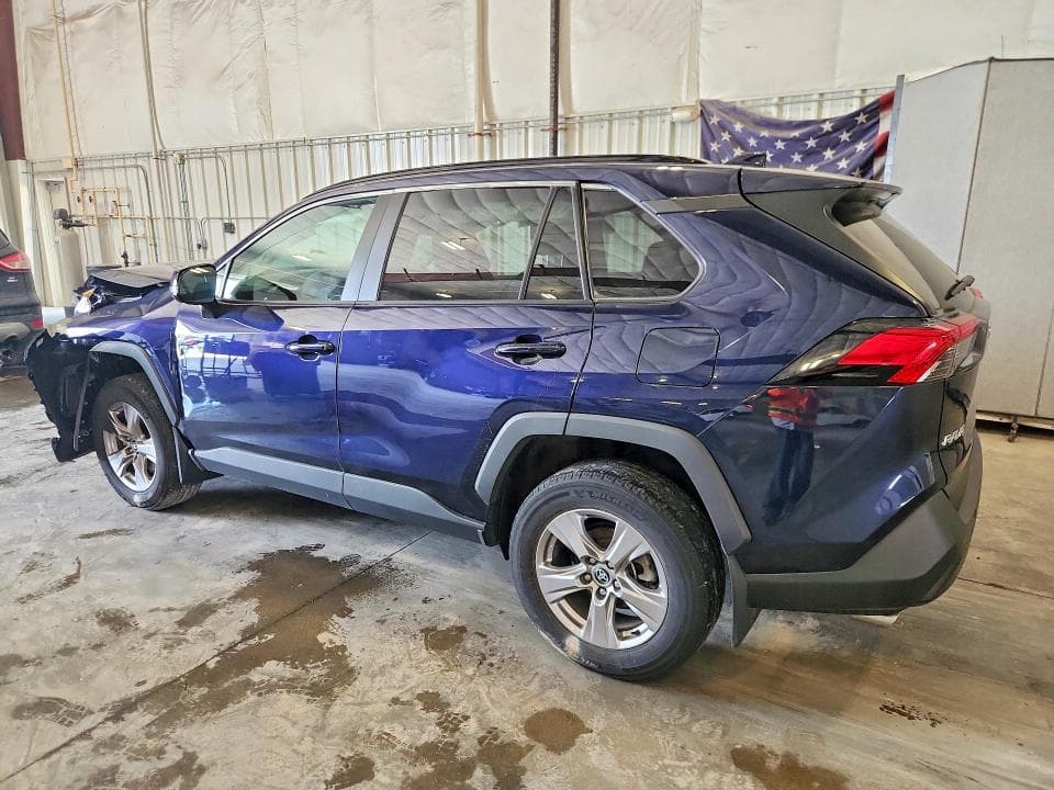 2022 TOYOTA RAV4 XLE 2