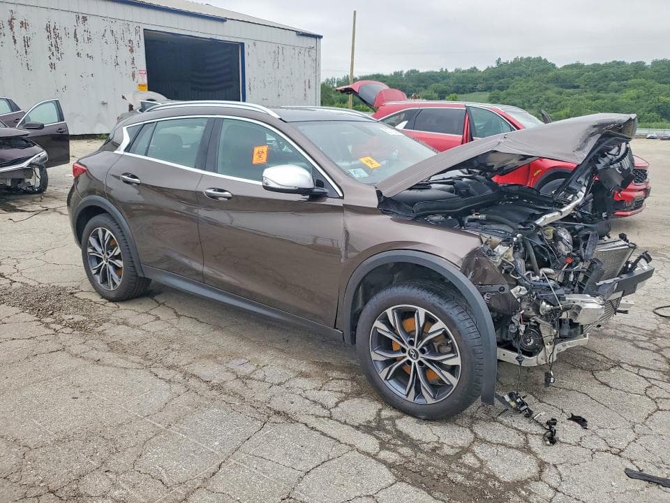 2017 INFINITI QX30 PREMIUM 4