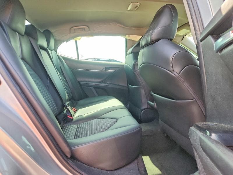 2020 TOYOTA CAMRY SE 10