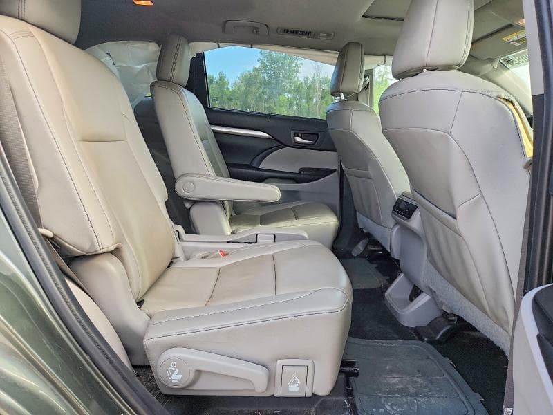 2019 TOYOTA HIGHLANDER XLE 11