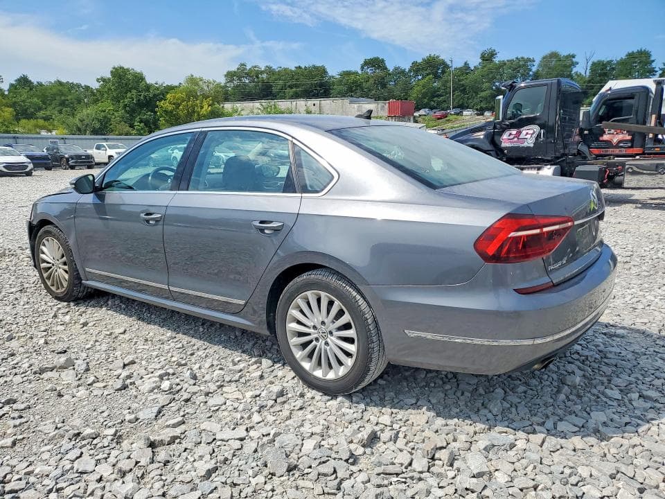 2017 VOLKSWAGEN PASSAT SE 2
