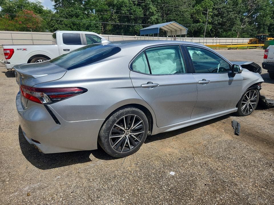 2021 TOYOTA CAMRY SE 3