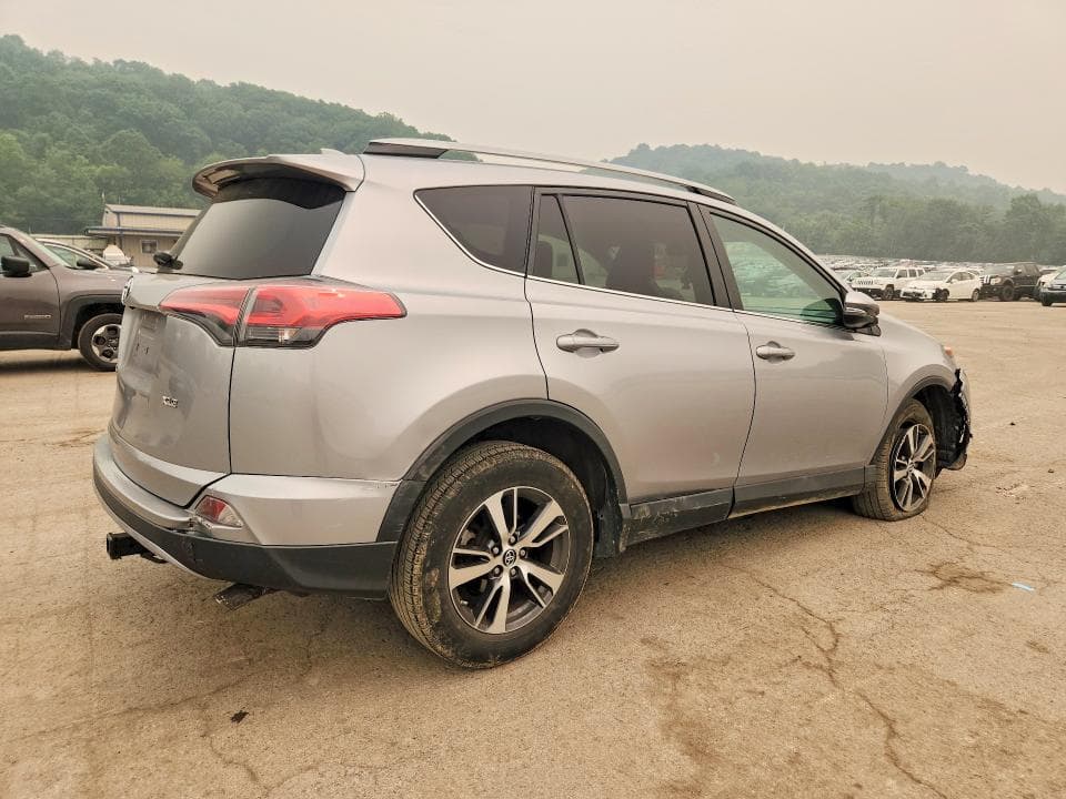 2018 TOYOTA RAV4 XLE 3